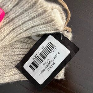 Nirvanna Designs Bryant Fingerless Gloves w/ Flap color Linen - Womans